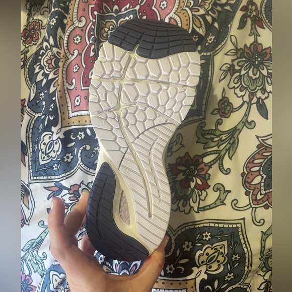 NEW  no tags. No box was sent with shoe purchase. New Balance 860v12 - Picture 6 of 12